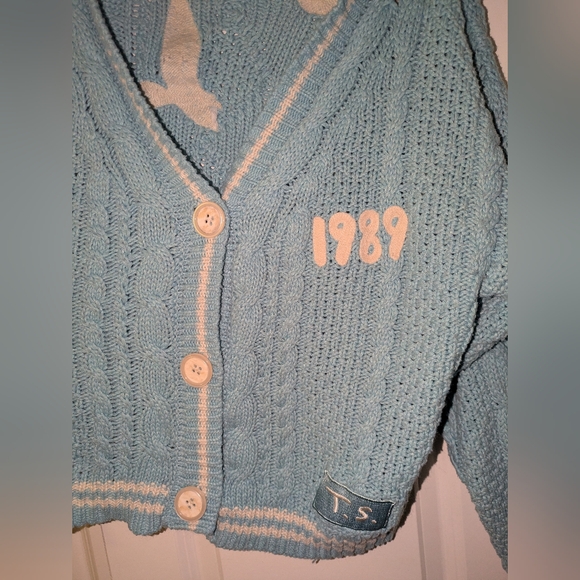 Cozy Blue Button-Up Women's Sweater - Picture 2 of 8